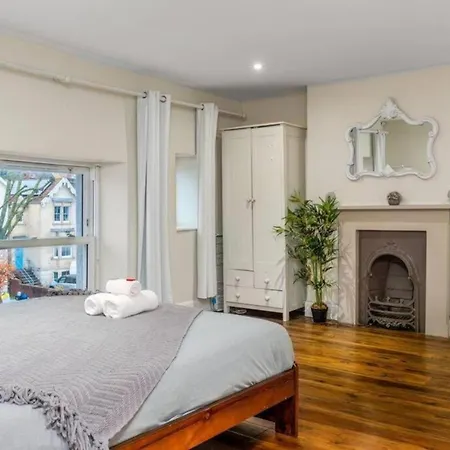 Lägenhet Quiet Victorian Flat, Gloucester Road, Fast Wifi *