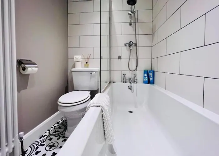 Quiet Gloucester Road Flat With Ac And Smart Tech * Μπρίστολ