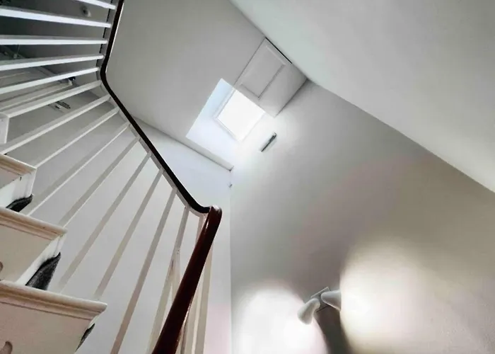 Quiet Gloucester Road Flat With Ac And Smart Tech