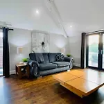 Quiet Victorian Flat, Gloucester Road, Fast Wifi Bristol