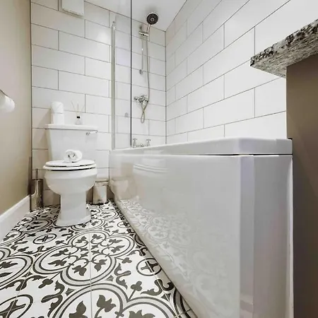 Apartment Smart-home In Original Victorian Building *