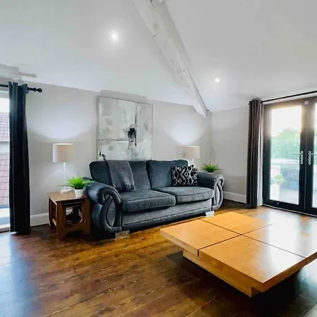 Smart-home In Original Victorian Building Apartment *