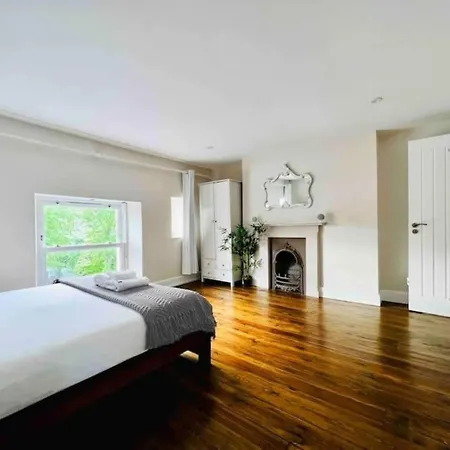 Quiet Victorian Flat, Gloucester Road, Fast Wifi Бристоль