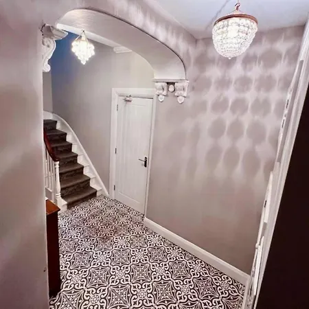Quiet Victorian Flat, Gloucester Road, Fast Wifi Апартаменты