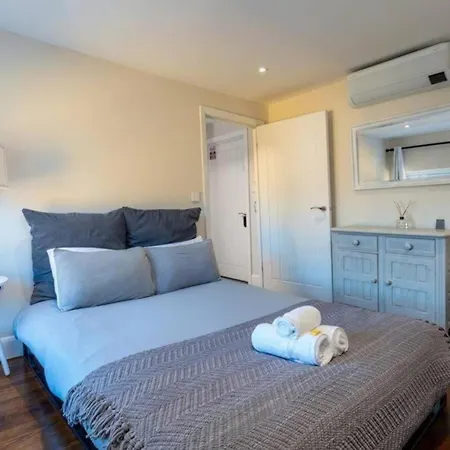 Quiet Victorian Flat, Gloucester Road, Fast Wifi Apartment Bristol