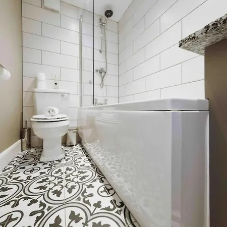 Gloucester Road Bristol 2 Bed 2 Bath With Ac Apartment