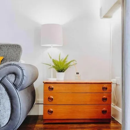 Quiet Victorian Flat, Gloucester Road, Fast Wifi Апартаменты