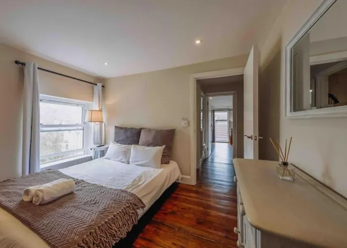 Quiet Victorian Flat, Gloucester Road, Fast Wifi Apartman *