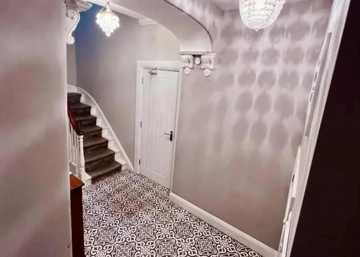 Quiet Victorian Flat, Gloucester Road, Fast Wifi Apartman