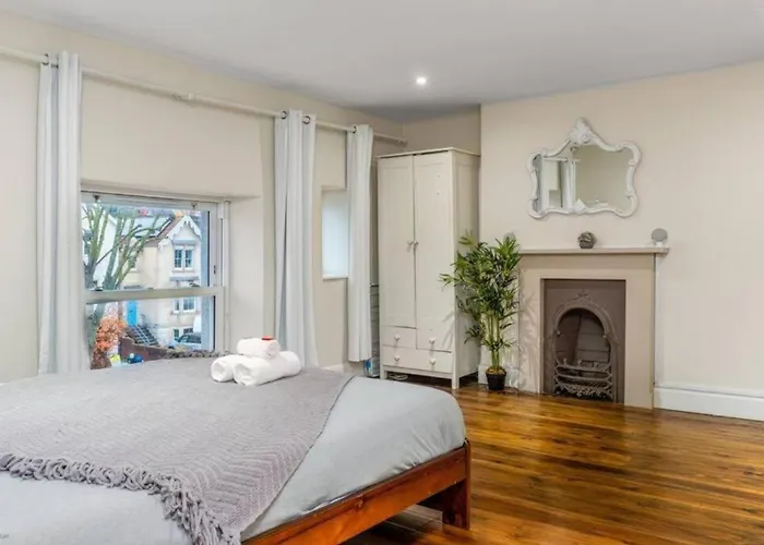 Lejlighed Quiet Victorian Flat, Gloucester Road, Fast Wifi *