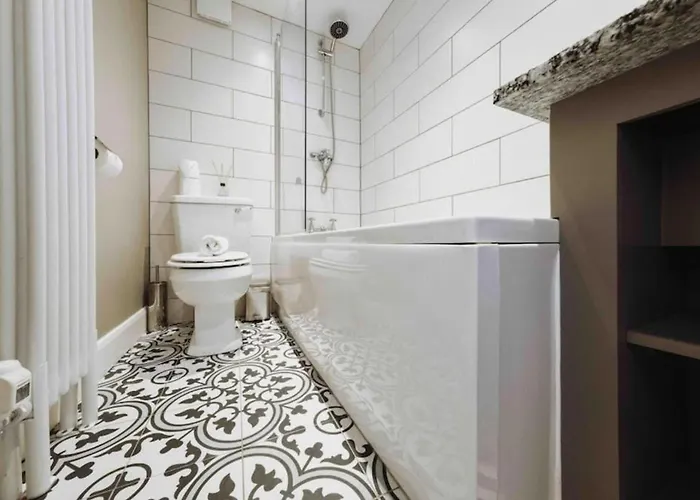 Quiet Victorian Flat, Gloucester Road, Fast Wifi Apartman