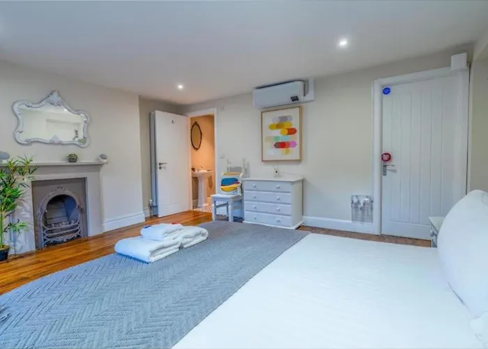 Quiet Gloucester Road Flat With Ac And Smart Tech * Bristol