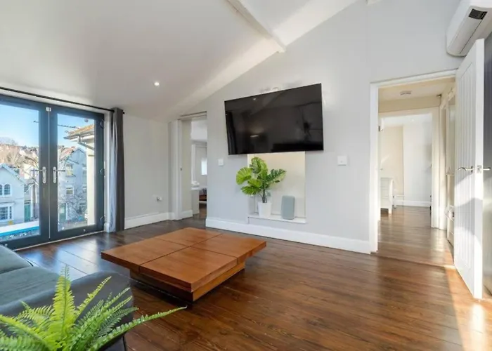 Quiet Victorian Flat, Gloucester Road, Fast Wifi * Bristol