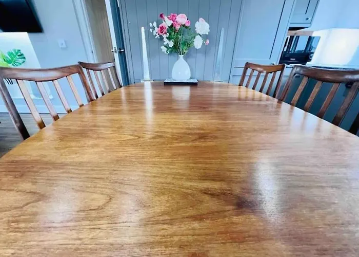 Apartment Quiet Victorian Flat, Gloucester Road, Fast Wifi