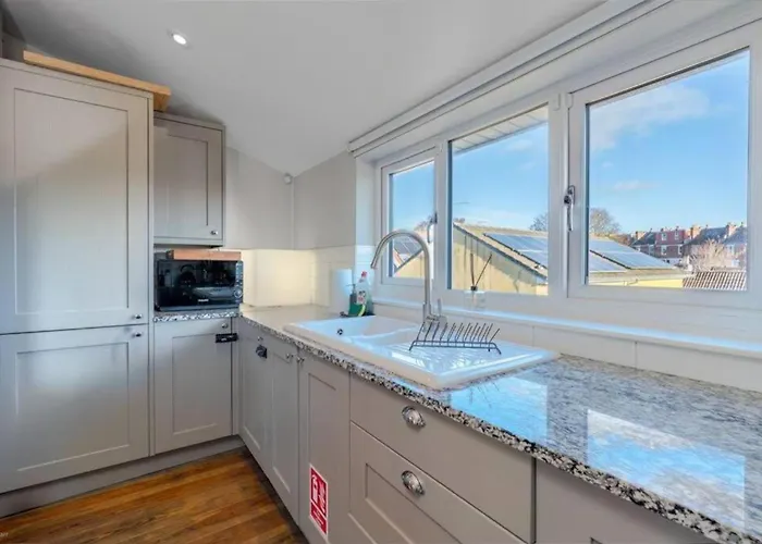 Quiet Gloucester Road Flat With Ac And Smart Tech Bristol