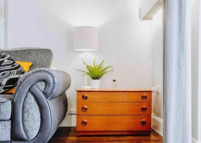 Quiet Victorian Flat, Gloucester Road, Fast Wifi Apartment